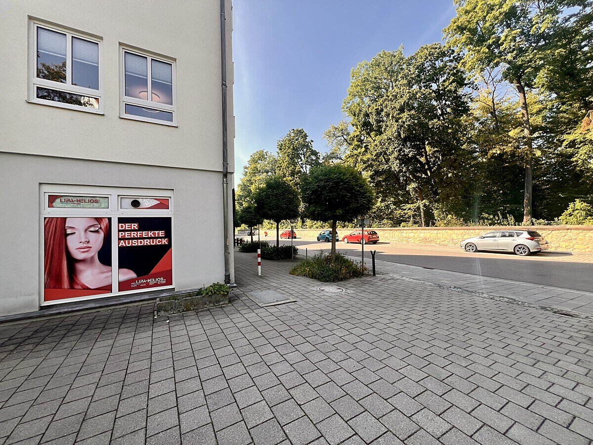 Gewerbefläche Innerer Westen – Eingangsbereich mit Schaufenster
